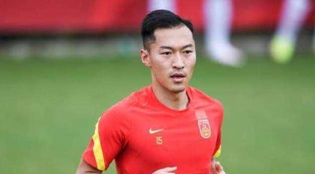 电影《逍遥游》首次将新生代文学代表人物班宇的作品搬上大银幕，讲述了活力四射的东北姑娘许玲玲在患病的生命末尾，与突然回来的父亲，以及老同学、闺蜜一起的渐渐接受生命厄运的故事